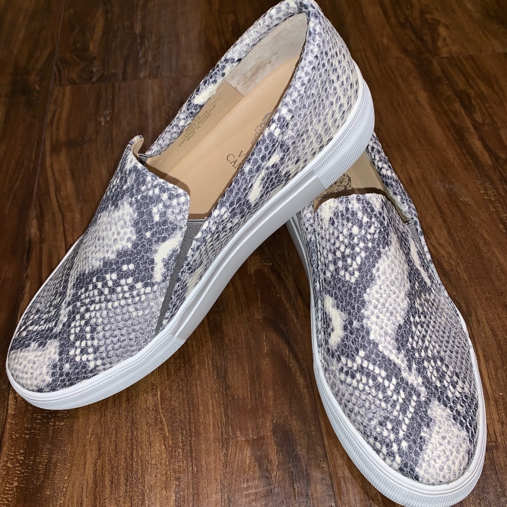 BRAND NEW! Womens Vince Camuto Sz 9 Printed Flats